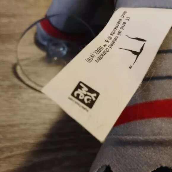 Talking Pennywise the Clown Window Cling It Horror Movie Collectible 14" 2020 - Picture 10 of 10